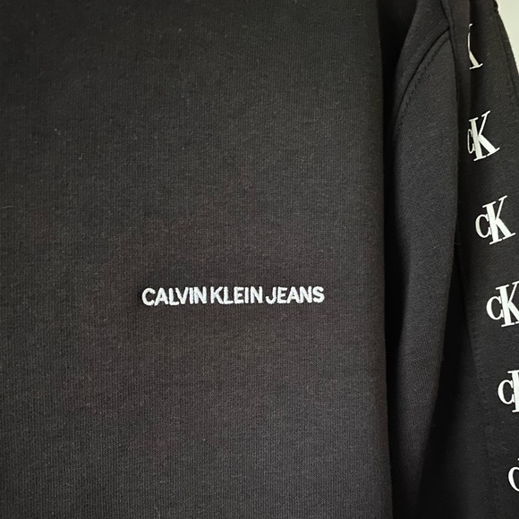 Calvin Klein Crewneck EUC - Picture 5 of 5